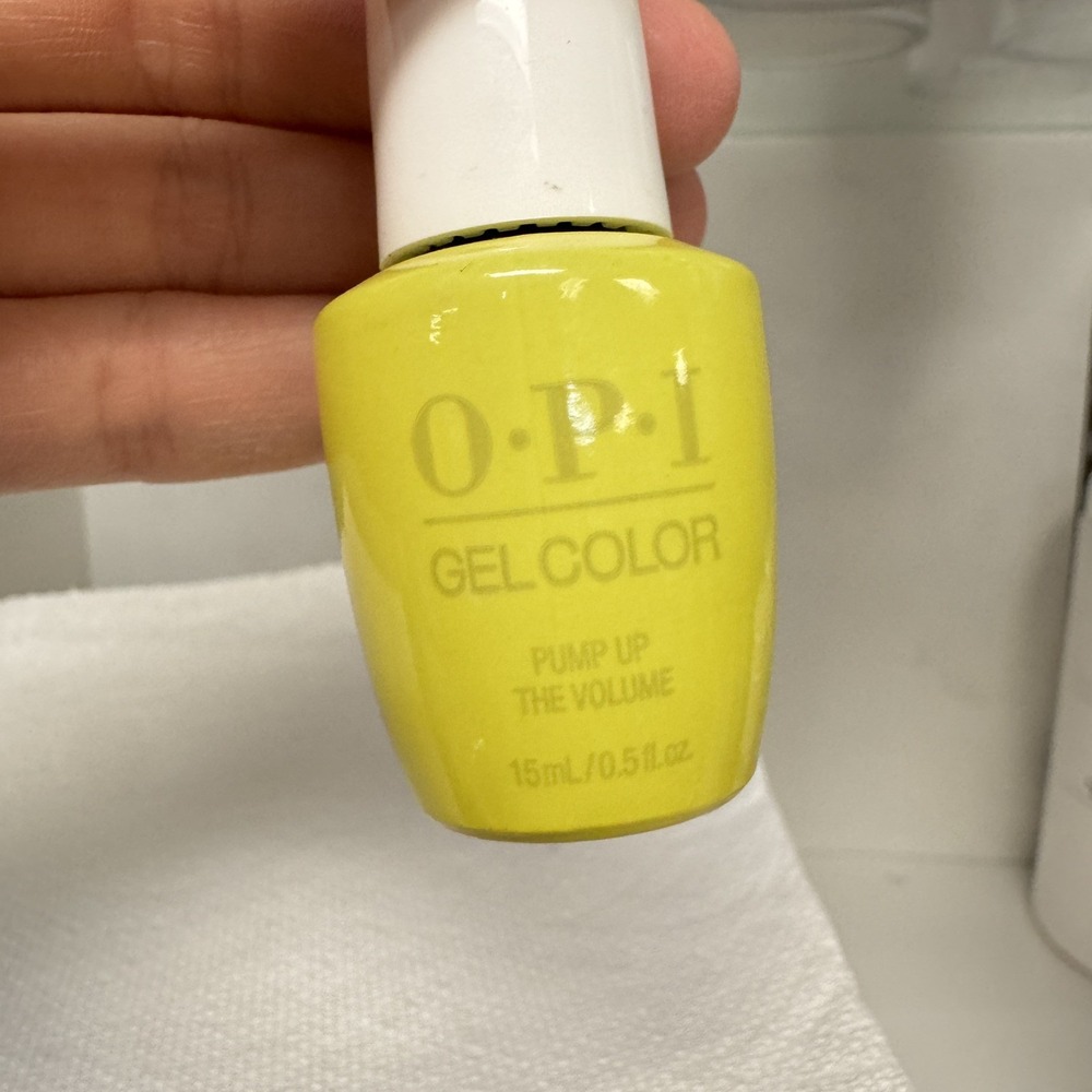 OPI Gel Color Soak Off Gel Polish 0.5 Oz UV/LED - GC N70 Pump Up The Volume